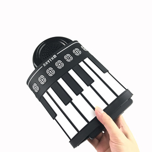 Piano plegable portátil de 49 teclas al por mayor, piano de desplazamiento portátil de silicona para estudiantes, teclado de mano digital plateado enrollable, piano - Product Image 6
