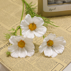 Fleur artificielle <span class=keywords><strong>Cosmos</strong></span> en latex au toucher réel, fleur <span class=keywords><strong>Cosmos</strong></span> Gesang réaliste et hydratante pour la décoration florale de mariage, de maison et d'événements - Product Image 5