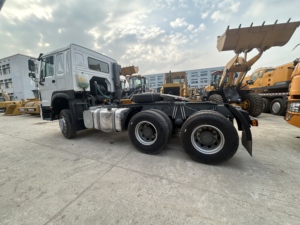 Used Sinotruk Howo 371 <b>Tractor</b> Head 6x4 10 Wheel Semi <b>Trailer</b> Towing Truck Low Mileage For Logistics Long Distance Transport - Product Image 6