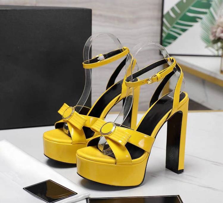 สีเหลือง