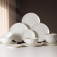 Service de table de luxe moderne 18 pièces en porcelaine fine avec incrustation dorée et logo personnalisé, écologique, pour hôtels