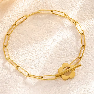 Bracelet en acier inoxydable plaqué or 18 carats à motif floral |   Design de fleurs de prunier |   Bijoux minimalistes hypoallergéniques et durables pour femmes - Product Image 2