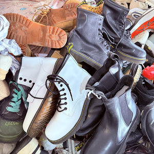 Chaussures d'occasion en cuir véritable de marque Chaussures ukay d'occasion pour hommes ou femmes Vente en gros Chaussures de créateur d'occasion Bottes Martin - Product Image 2