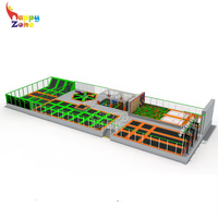 Parc de trampolines géant à conception modulaire avec zone de saut libre, terrain de dodgeball, fosse en mousse et filet de sécurité pour le basketball, pour parc d'activités