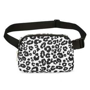 Riñonera de piel sintética personalizada con logotipo, riñonera cruzada ajustable al por mayor, riñonera Chester impermeable unisex - Product Image 3