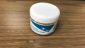 Private label minimum order quantity 1000 PCs very effective brightening skin eternal elinor bleaching cream - Product Image 3