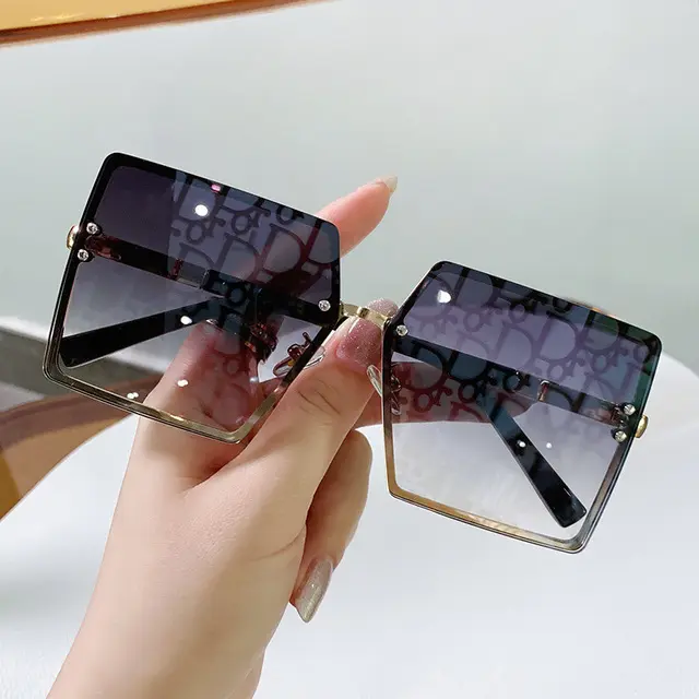 2022 Fashion Trend Oversized Square Watermark Gradient Lens Women glasses Luxury brand sunglasses