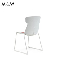 Chaise de formation, de réunion et de conférence industrielle empilable en plastique moderne de haute qualité M&W avec base en acier, garantie 5 ans