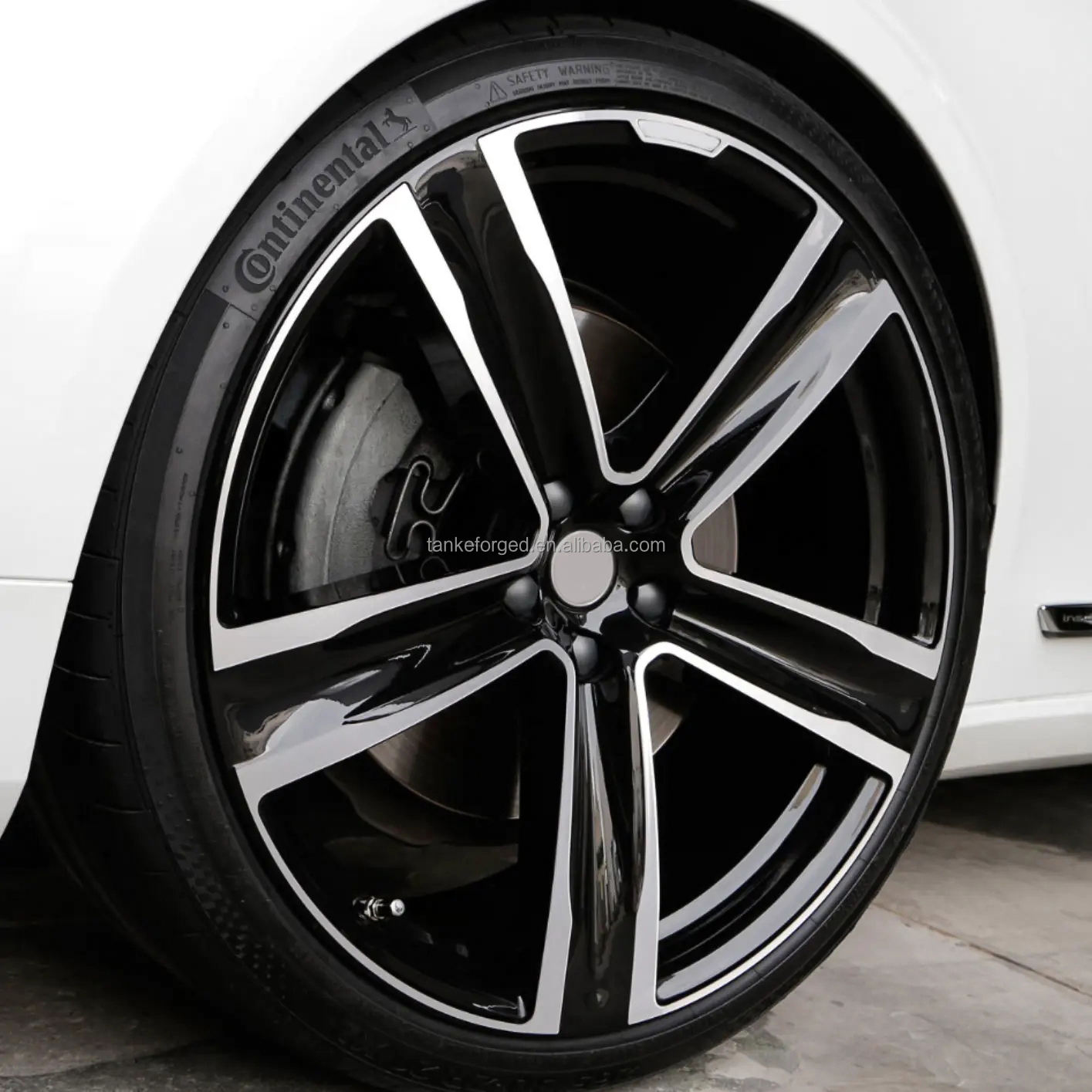 หน้าเครื่องจักรสีดำ