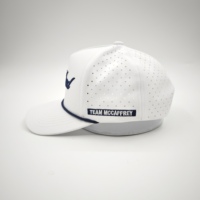 Gorra de golf OEM de moda casual con bordado a mano, 5 paneles, unisex, ajustable, con orificios cortados a láser y cuerda, gorras de béisbol deportivas personalizadas con puntos.