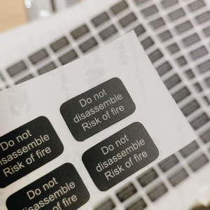 Autocollant de panneau d'étiquette d'avertissement givré noir sérigraphie <span class=keywords><strong>PC</strong></span> autocollant étanche et étanche à l'humidité - Product Image 1
