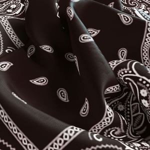 Pañuelo de Seda Cuadrado Suave de Alta Calidad con Impresión Personalizada para Mujeres y Hombres - Product Image 6