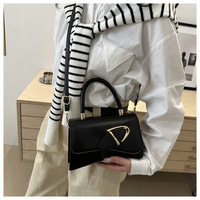 Sac à main à rabat incurvé de style luxueux au design classique, boucle en métal irrégulière, mini sac carré à bandoulière pour femmes