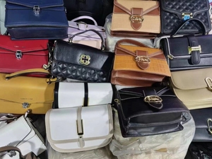 Anan NUEVO Lote de Bolsos Usados VIP de Alta Calidad Seleccionados: Bolsos de Hombro y Bolsos Tote de Marca - Product Image 5