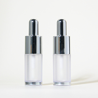 Bouteille de brillant à lèvres vide givrée personnalisée de luxe 2.5ml 5ml Tube de brillant à lèvres en plastique Conteneur d'huile à lèvres avec couvercle métallique argenté brillant