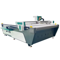 Machine de découpe de feuilles d'isolation phonique avec découpe en V et couteau vibrant