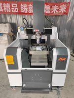 Fresadora CNC de Metal y Aluminio con Grabado 3D, Husillo Refrigerado por Agua de 2.2kW, Mesa Móvil de Hierro de 400x400mm y 600x600mm