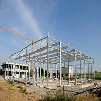 Entrepôt préfabriqué en structure métallique, bâtiment industriel, ossature métallique galvanisée pour stockage commercial