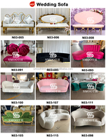 Banc de salon rectangulaire en velours rose avec cadre en métal doré pour la maison, l'hôtel, la banque, les mariages