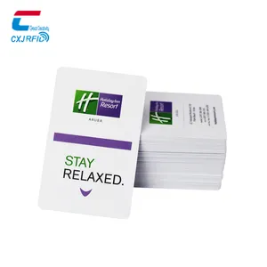 4 ไบต์ UID หรือ 7 ไบต์ UID 13.56MHz สีขาวว่างเปล่าสมาร์ท MIFARE คลาสสิก 1K PVC RFID Card เงินสดการชำระเงิน MIFARE DESFire ev2 4 K การ์ด