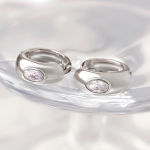 ต่างหูแฟชั่นทรงห่วงประดับเพชร CZ ชุบทอง 18K สไตล์วินเทจ สำหรับผู้หญิง - Product Image 4