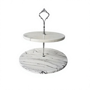 Support à gâteau de table au design le plus récent, en marbre et métal de la plus haute qualité, en vente - Product Image 1