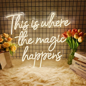 In Questo Luogo Accade la Magia - Insegna Decorativa al Neon da Parete - Product Image 3