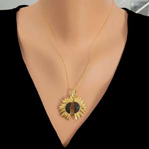 Collar con Medallón de Girasol que se Abre con Circonita, Joyería Turca Grabada Personalizada, Romántico para Mujer - Product Image 2