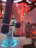 Özel Ucuz Toptan Fiyatlı Otomatik Robot Barmen Satış Makinesi Metal Kredi Kartlı 30 Çeşit Alkol Kapasiteli 200-300 Adet