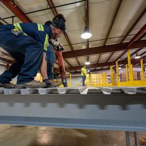 High Speed 20 m/Min 22 Gauge 36 ''Stahldach <span class=keywords><strong>deck</strong></span> 1,5'' Verbund bodenbelag Rollform maschine - Product Image 6