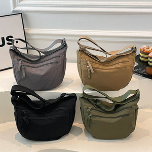 Borsa a Tracolla a Mezzaluna in Nylon Personalizzata per Donne, Grande Capacità, Borsa Hobo Crossbody da Viaggio con Tasche Multiple - Product Image 2