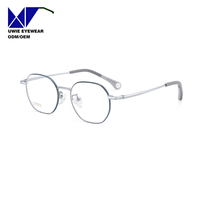 Monture optique polygonale en titane sur mesure OEM, anti-lumière bleue, pour enfants et adolescents, taille 45-16-138, par notre équipe de designers interne