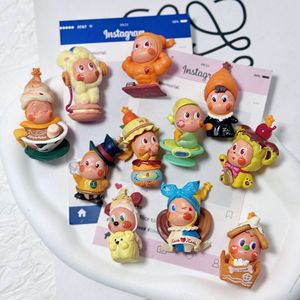 Xunxunren Figurines PVC Personnalisées Jouets Tendance Pièces Mignonnes Adorables Accessoires DIY pour Chaînes de Téléphone Articles Décoratifs Vente en Gros Star 12+ - Product Image 1