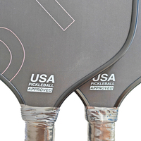 Raquette de pickleball en fibre de carbone renforcée avec bord scellé, à moitié prix et sensation de frappe similaire à une pagaie de pickleball thermoformée