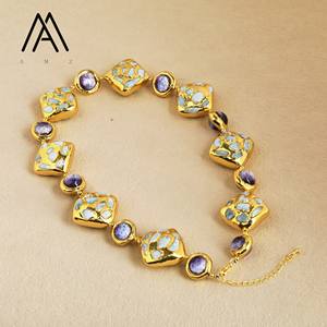 Collier de perles carrées en pierres précieuses Lalima conçu avec un collier de mode en perles de verre violettes - Product Image 3