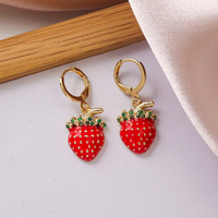 2025 bijoux cadeau en gros fruits série fraise boucles d'oreilles cuivre goutte glaçure peint fraise pendentif boucles d'oreilles pour fille