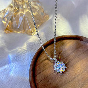 Accesorios de Alta Gama, Joyería Fina de Moda, Colgantes, Gargantillas, Cadenas, Collares para Mujer, Concha Natural, Trébol, Regalo - Product Image 1