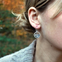 Boucles d'oreilles pendantes rondes couleur argent Montagne et pin pour femme, bijoux de mode pour mariage, cadeaux, boucles d'oreilles pendantes Alpine Dreamer