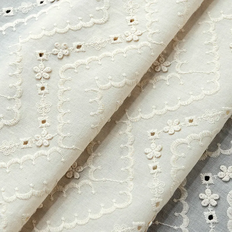 Tissu brodé en gros d'usine lacets personnalisés tissu de dentelle de fleur