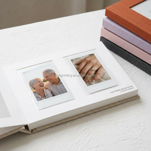 Album <span class=keywords><strong>photo</strong></span> Instax Mini personnalisé en lin rigide avec fenêtre frontale <span class=keywords><strong>d</strong></span>écoupée et dos doré, compatible avec les photos instantanées Fuji Instax Mini - Product Image 1