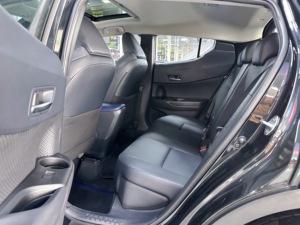 Superventas Toyotaa <span class=keywords><strong>CHR</strong></span> 5-Seat SUV Asientos de cuero R17 Gasolina Transmisión automática Cámara trasera Dirección izquierda China - Product Image 5