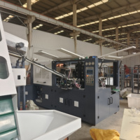 Machine automatique de fabrication de bouteilles d'huile de cuisson en plastique facile à utiliser avec pompe PLC pour bouteilles de bière PET 500 ml
