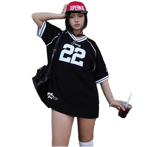 Camiseta de Béisbol Personalizada para Mujer, Estilo Hip Hop, Cuello en V, Sin Botones, con Estampado del Número 22, para Moda Casual - Product Image 1