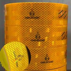 Ruban <span class=keywords><strong>rétro</strong></span>-réfléchissant <span class=keywords><strong>jaune</strong></span> de signalisation de sécurité conforme CE E-Mark pour remorques, 5,08 cm * 45,7 m, vente en gros, ECE 104R - Product Image 5