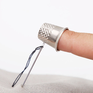 Doigtier en métal pour la couture, le point de croix, l'artisanat, fait main, durable, de forme ronde, accessoire - Product Image 2
