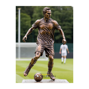 Grande Scultura di Uomo in Bronzo che Gioca a Calcio Statua di Giocatore di Calcio in Ottone a Grandezza Naturale - Product Image 3