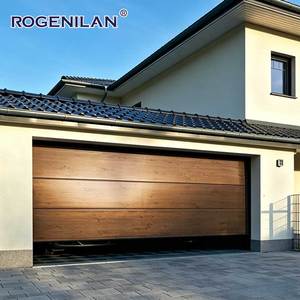 Portes de <span class=keywords><strong>garage</strong></span> sectionnelles automatiques Rogenilan en aluminium aspect bois moderne avec fenêtre en verre noir pour villas - Product Image 1