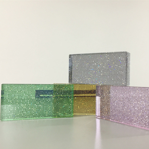 Bunter bling massiver Glass tein, der farbigen Glass tein verschmilzt