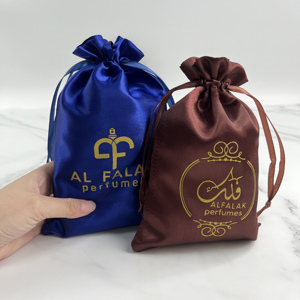 Bolsas de Joyería de Lujo Pequeñas con MOQ Bajo, Bolsas de Regalo Reutilizables de Satén con Cordón y Logotipo Personalizado para Cuidado de la Piel - Product Image 1