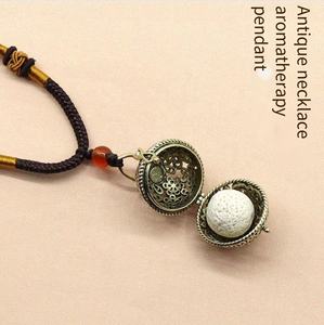 Collar Difusor <span class=keywords><strong>de</strong></span> Aromaterapia Antiguo al por Mayor con Colgante <span class=keywords><strong>de</strong></span> Bola <span class=keywords><strong>de</strong></span> Lava para Aceites Esenciales para Hombres y Mujeres - Product Image 4